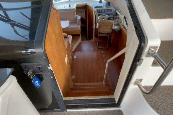 Photo of the 1998 Bayliner 4087 "Important Business"