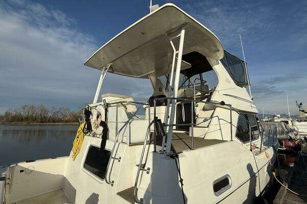 Photo of the 1998 Bayliner 4087 "Important Business"