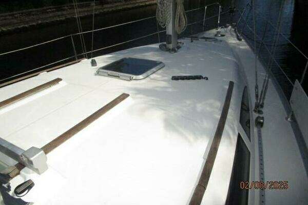 Photo of the 2002 Jeanneau Sun Odyssey 37 "Blue Train"