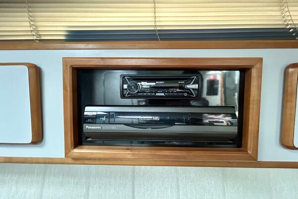 Silver Lining 35ft Sea Ray Yacht For Sale