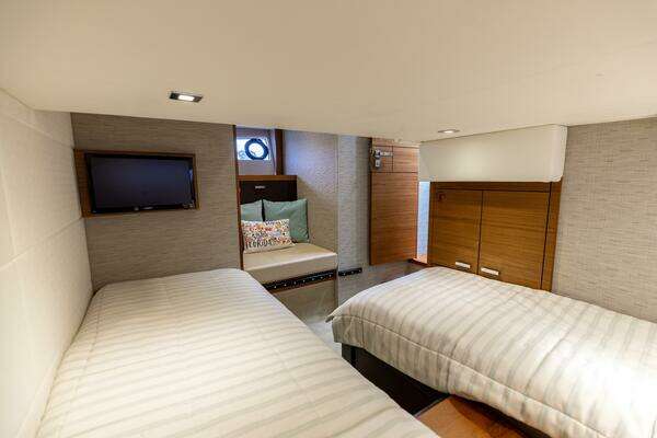 2015 Tiara Yachts 44