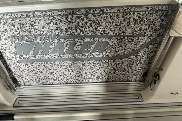 27ft Boston Whaler Yacht For Sale