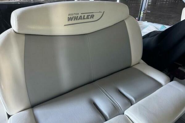 27ft Boston Whaler Yacht For Sale