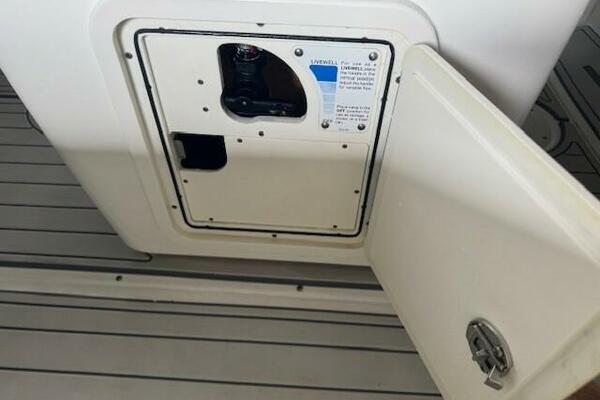 27ft Boston Whaler Yacht For Sale