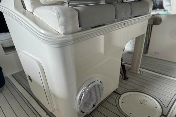 27ft Boston Whaler Yacht For Sale