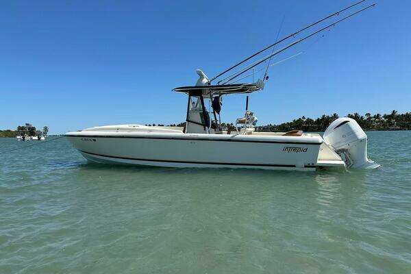 Photo of the 2004 Intrepid 32 CUDDY