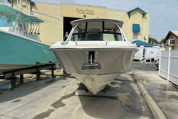 Photo of the 2018 Boston Whaler 270 Vantage