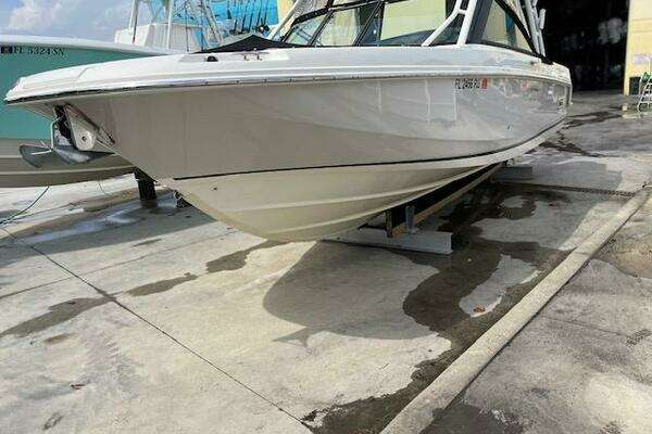 Photo of the 2018 Boston Whaler 270 Vantage