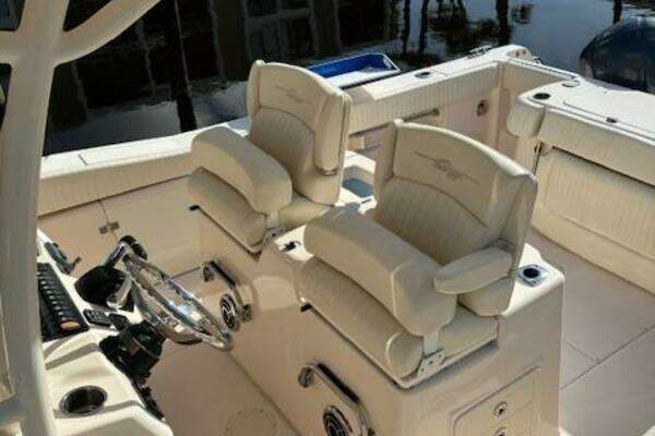 Photo of the 2014 Grady-White Canyon 306