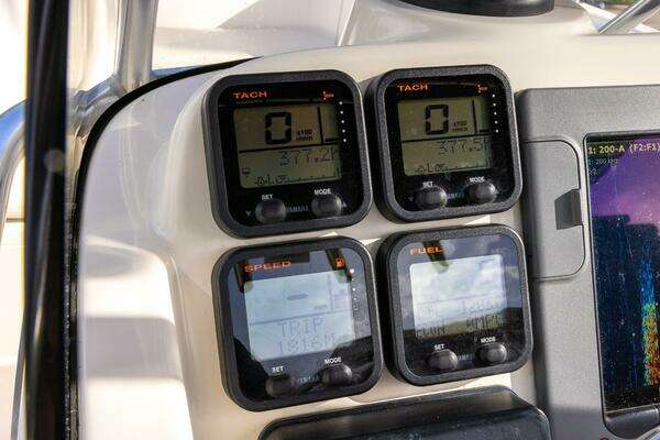 Photo of the 2007 Pursuit C280