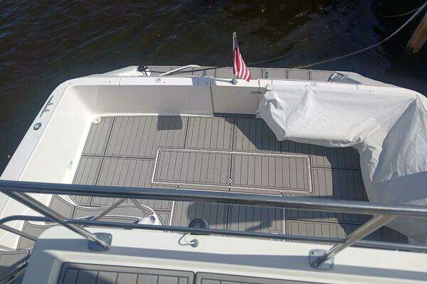 Photo of the 1997 Sea Ray 550 Sedan Bridge