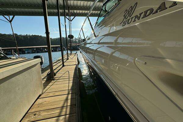Photo of the 2004 Sea Ray 380 Sundancer