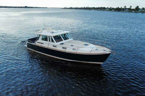 Photo of the 2013 Sabre 48 Salon Express