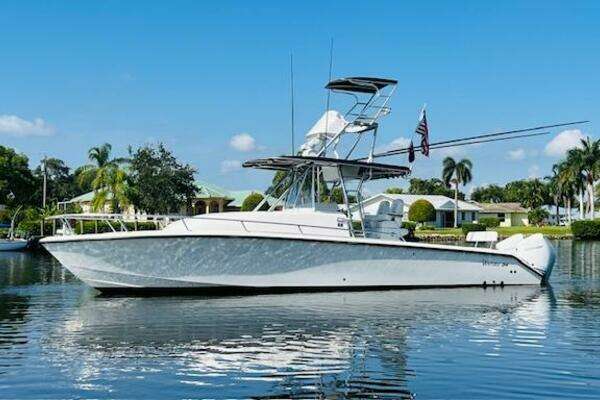 Photo of the 1999 Venture 34 Walkaround with Tower