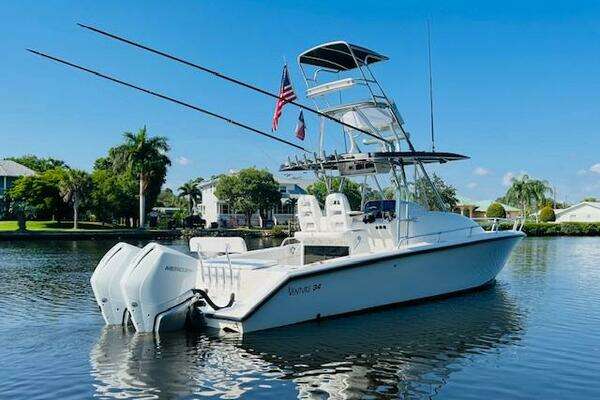 Photo of the 1999 Venture 34 Walkaround with Tower