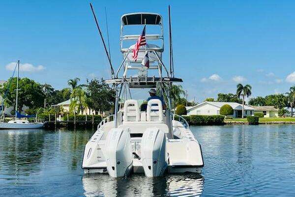 Photo of the 1999 Venture 34 Walkaround with Tower