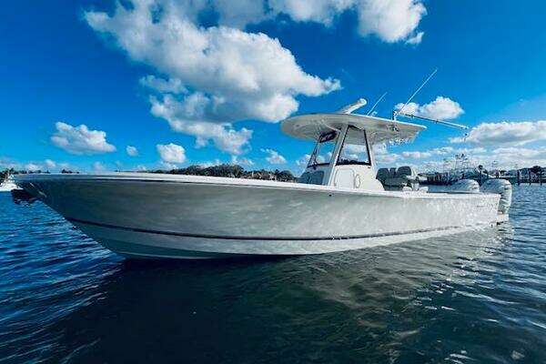 Photo of the 2021 Regulator 34