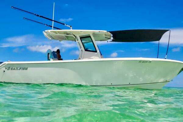 Photo of the 2021 Sailfish 272 CC