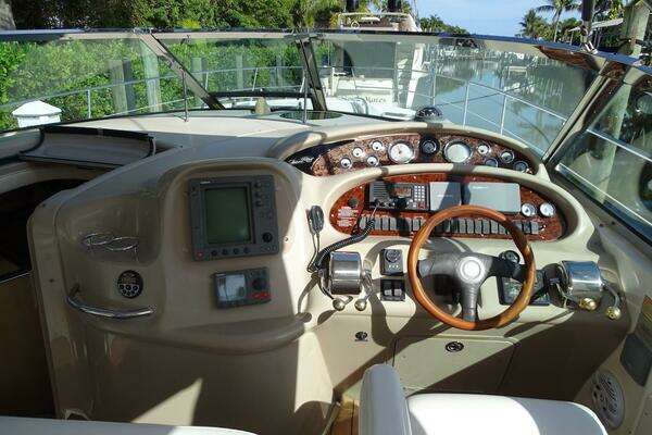 Photo of the 2001 Sea Ray 410 Sundancer