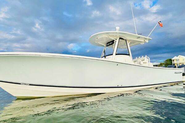 Photo of the 2021 Regulator 34