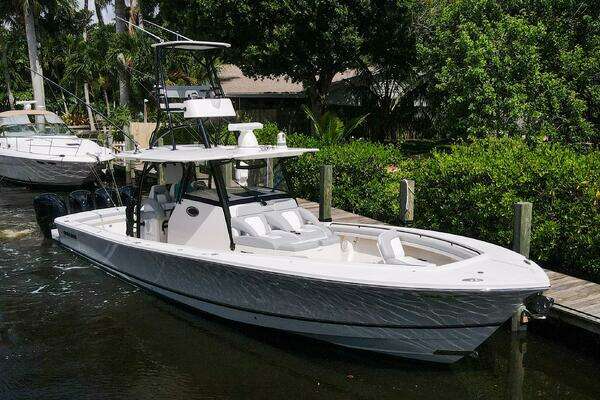 Photo of the 2020 Regulator 41 "Grey Hull"