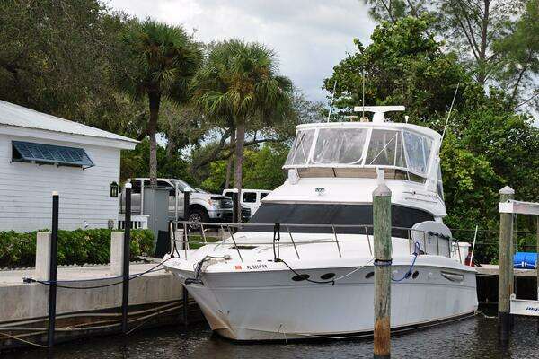Photo of the 1998 Sea Ray 480 Sedan Bridge