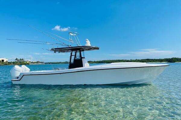 Photo of the 2004 Contender 31 Cuddy