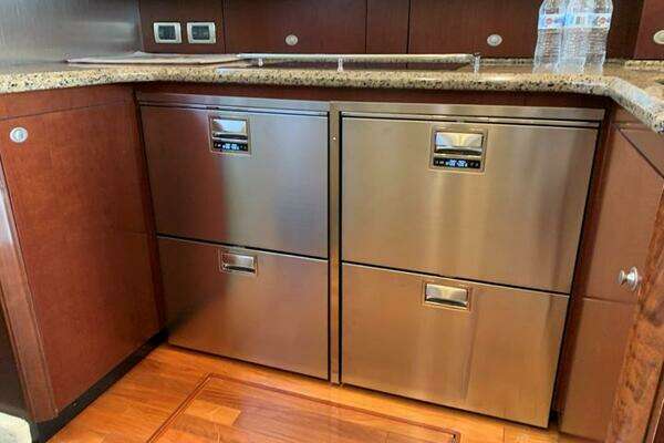 Photo of the 2006 Sea Ray 52 Sedan Bridge