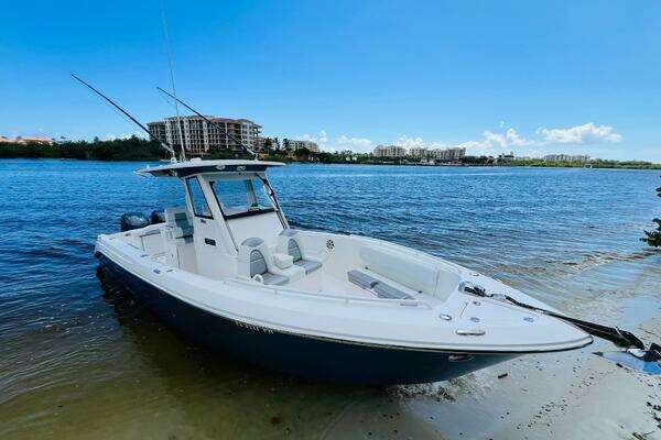 Photo of the 2012 Everglades 295 Center Console