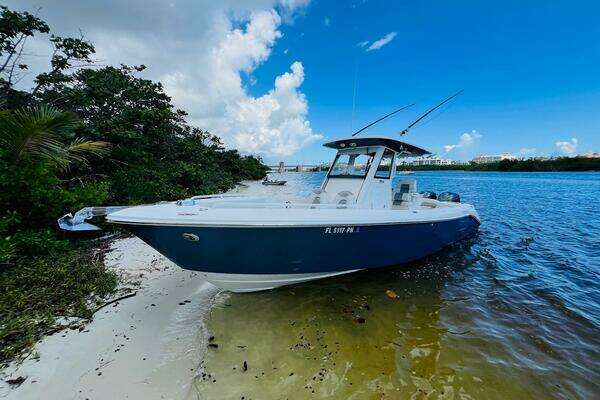 Photo of the 2012 Everglades 295 Center Console