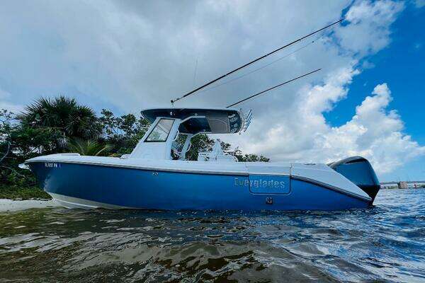 Photo of the 2012 Everglades 295 Center Console