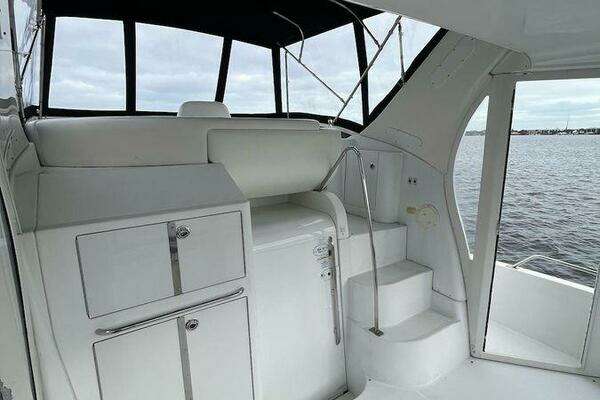 Photo of the 2000 Carver 396 Motor Yacht