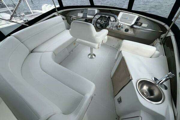 Photo of the 2000 Carver 396 Motor Yacht