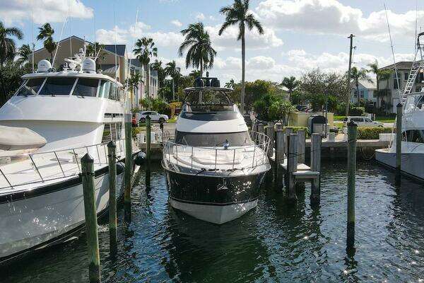 Marquis 660 Sport Yacht Yacht For Sale