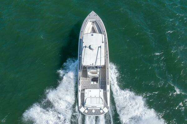 Photo of the 2007 Spectre 37 Center Console