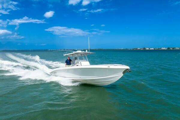 Photo of the 2007 Spectre 37 Center Console
