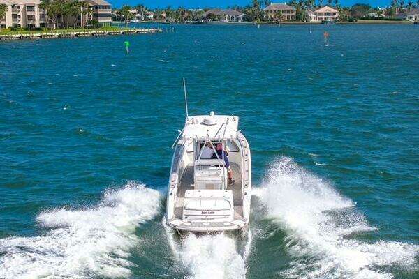 Photo of the 2007 Spectre 37 Center Console