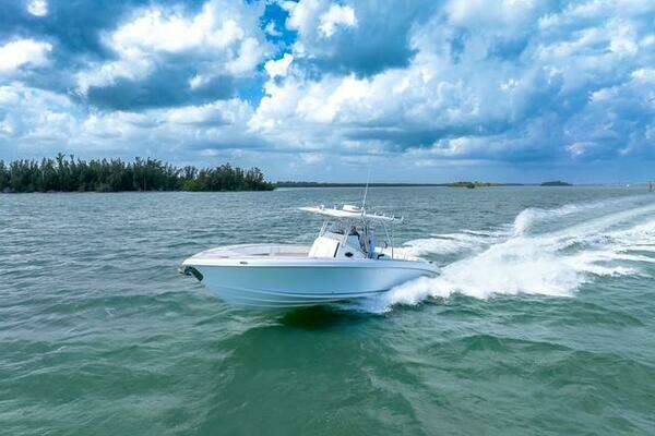 Photo of the 2007 Spectre 37 Center Console