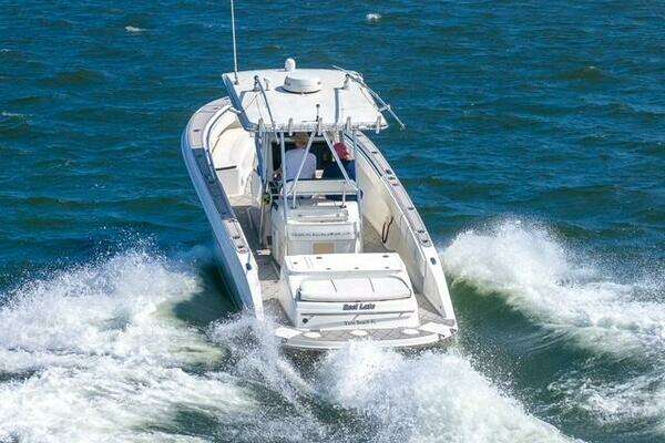 Photo of the 2007 Spectre 37 Center Console