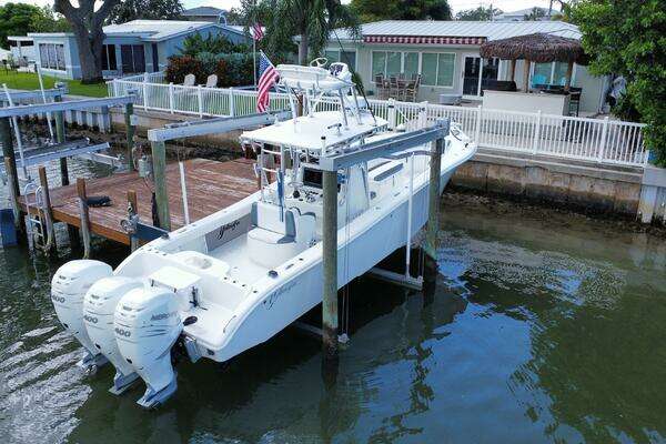 Photo of the 2006 Yellowfin 34 Center Console