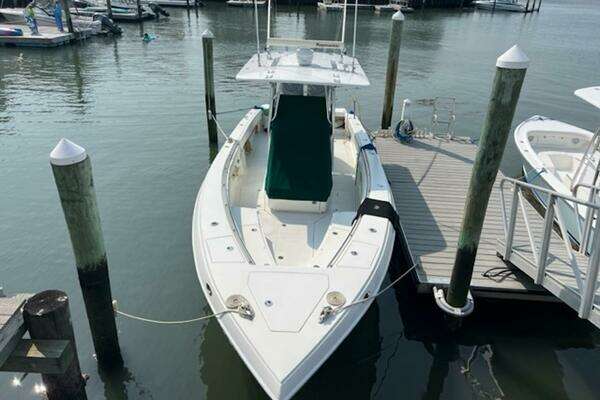 Photo of the 2008 Spectre 34 Center Console