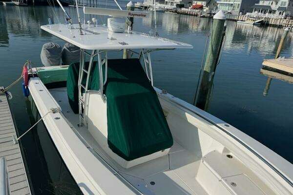 Photo of the 2008 Spectre 34 Center Console