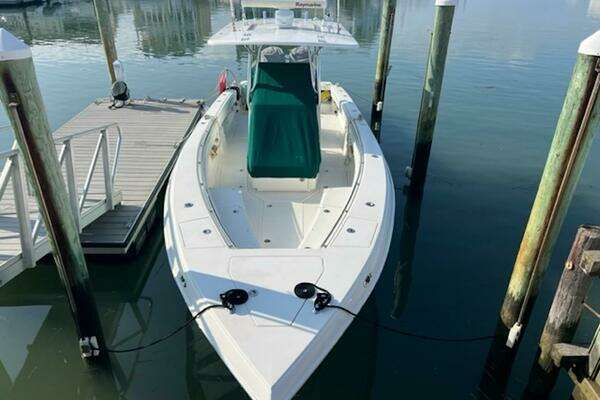 Photo of the 2008 Spectre 34 Center Console