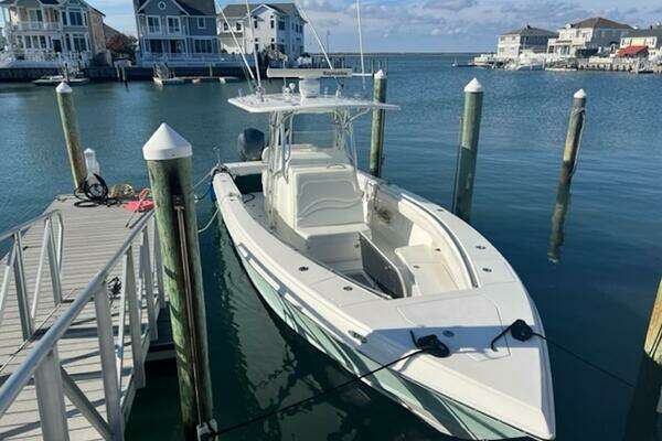 Photo of the 2008 Spectre 34 Center Console