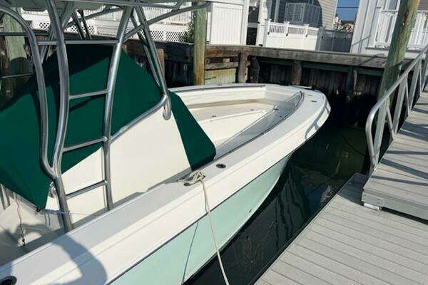 Photo of the 2008 Spectre 34 Center Console