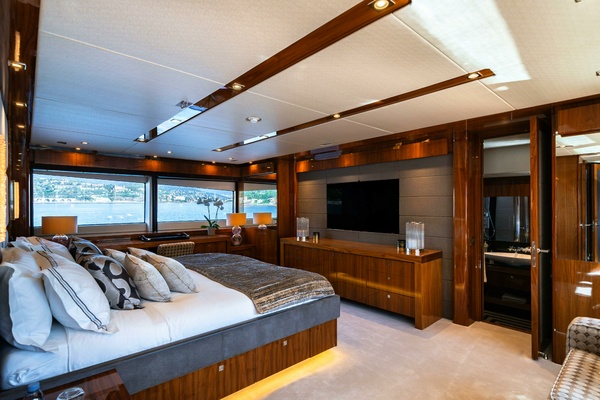 LADY VOLANTIS 113ft Sunseeker Yacht For Sale