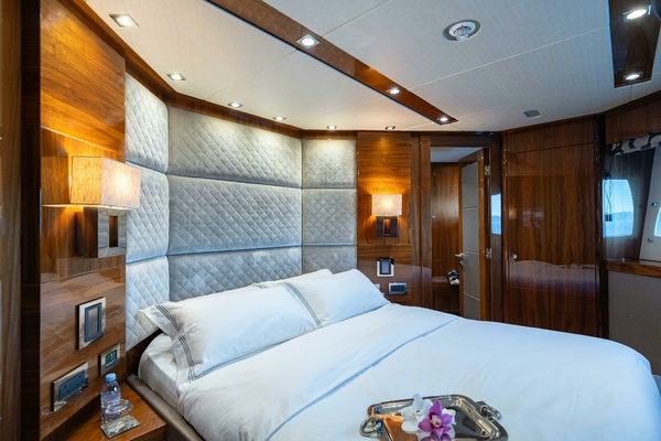 LADY VOLANTIS 113ft Sunseeker Yacht For Sale