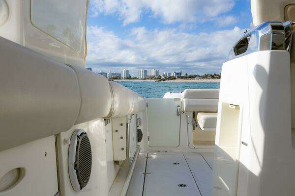2017 Boston Whaler 42