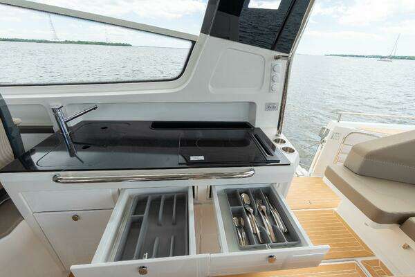 Nimbus W11 Yacht For Sale