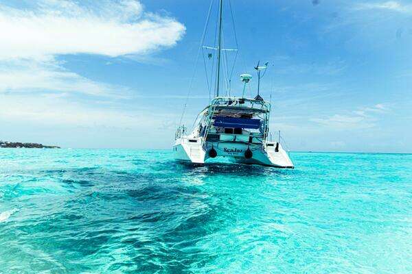 Photo of the 1999 Manta 42 "Sea Jazz"